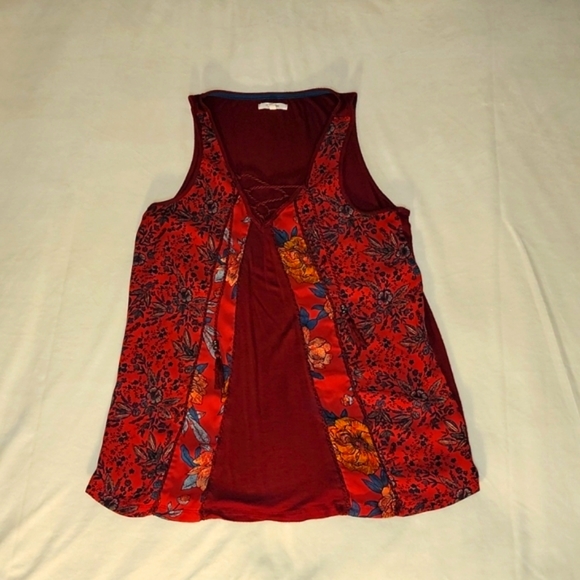 Maurices Tops - Maurices Women's floral Sleeveless blouse Size S color Maroon